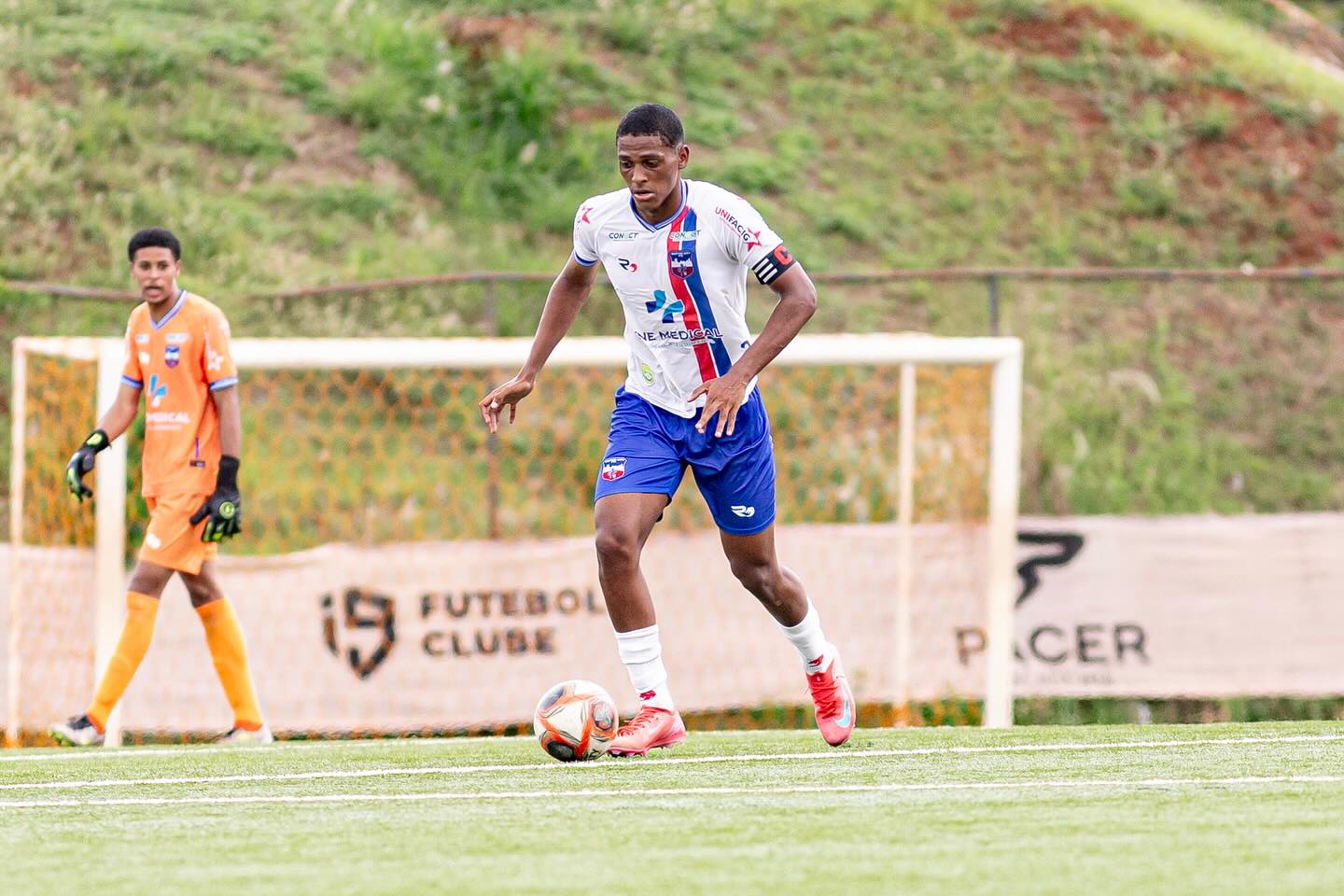 Eduardo Fernandes dos Santos - Zagueiro Direito