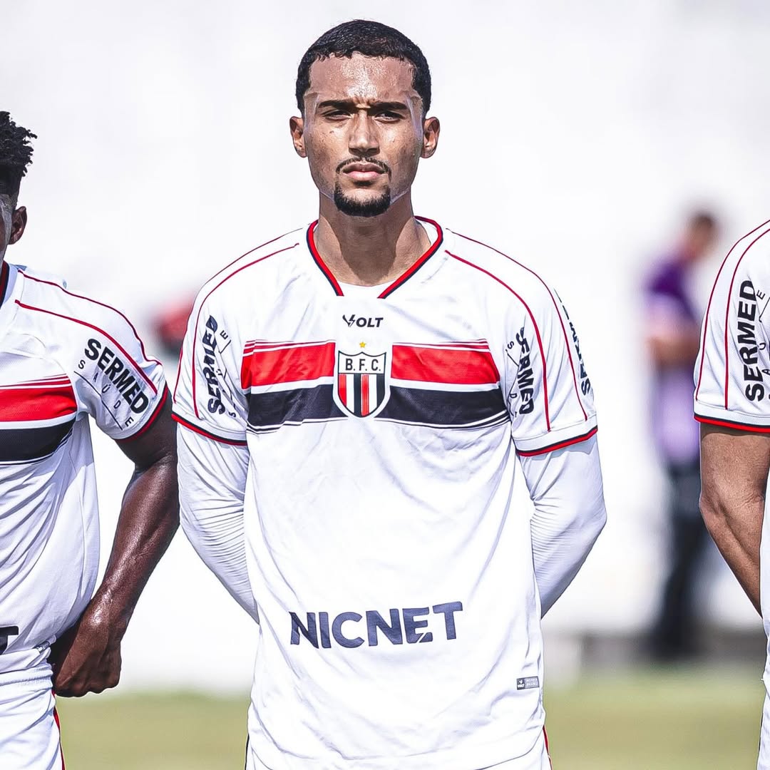 Paulo Guilherme Sousa Pires - Zagueiro Esquerdo