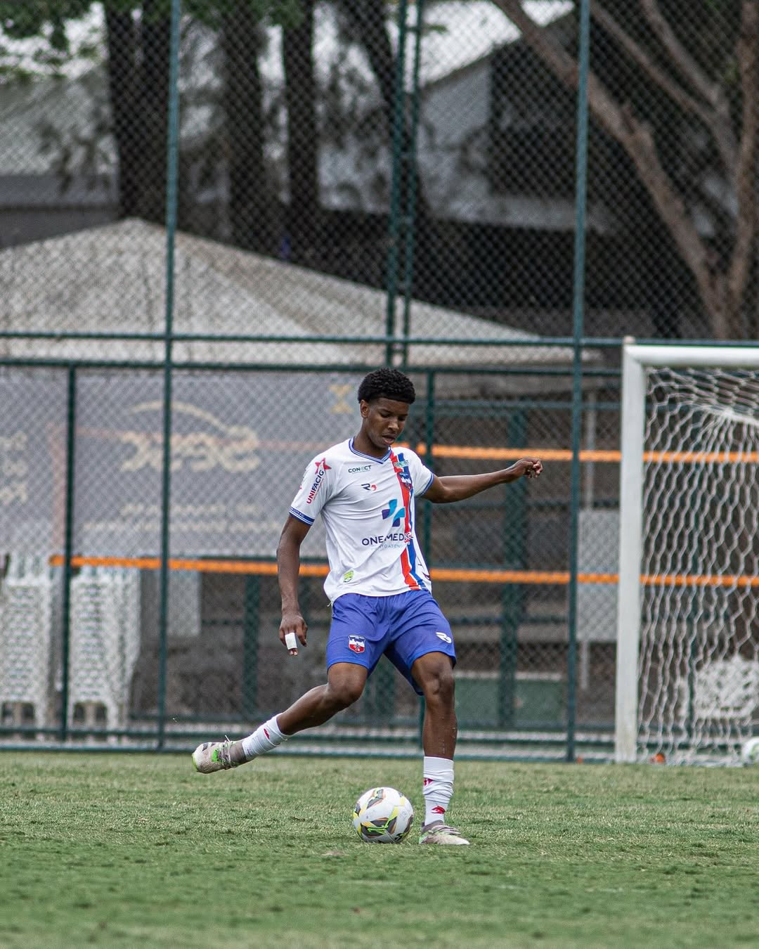 Maycon Derek Silva Goncalves - Zagueiro Esquerdo