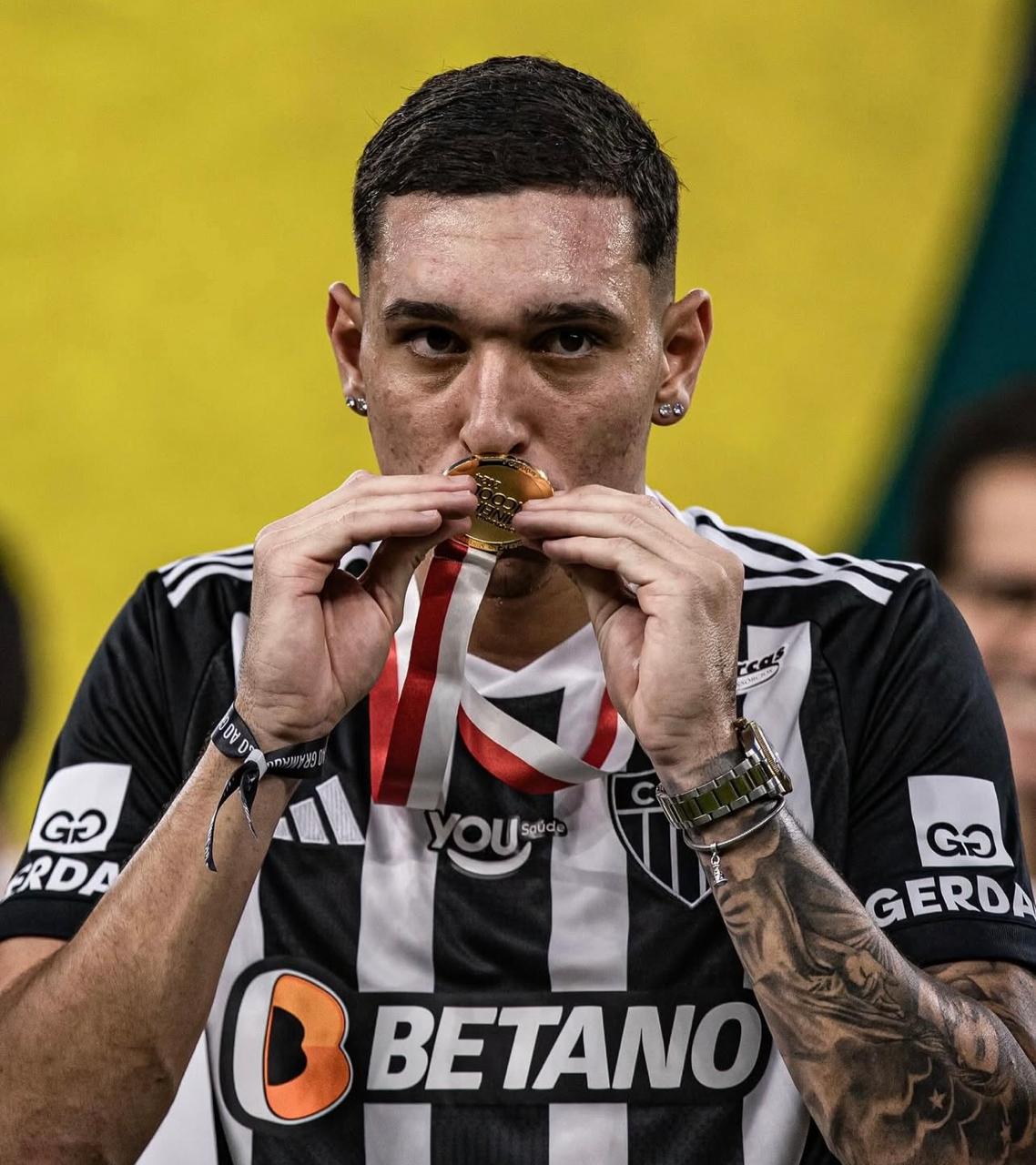 Paulo Vitor Monteiro - Zagueiro Direito