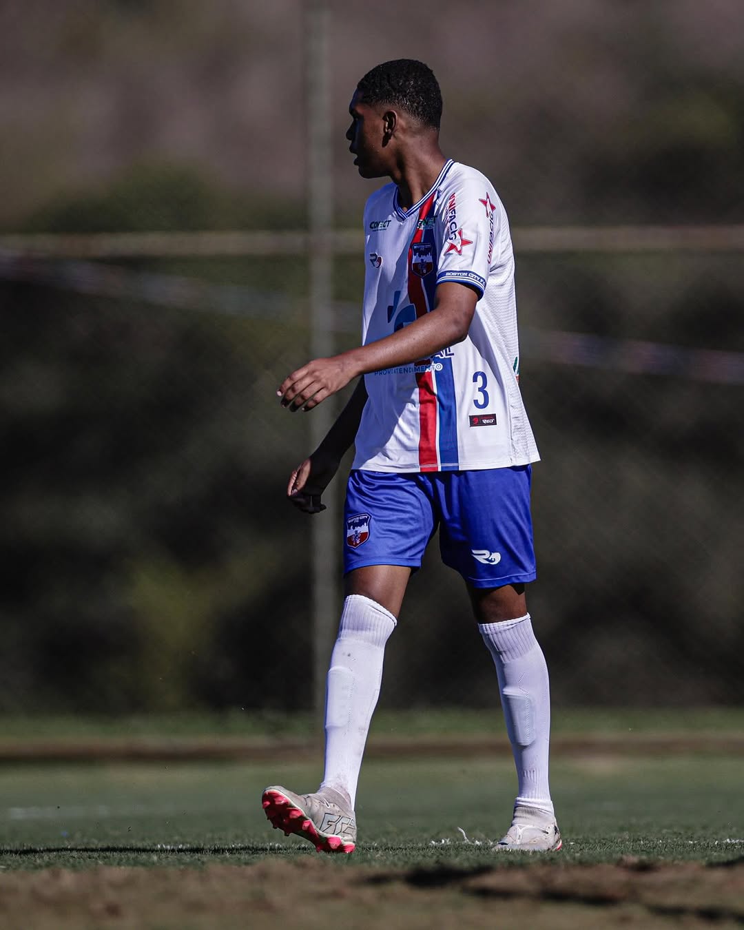 Hugo Benicio Teixeira - Zagueiro Direito