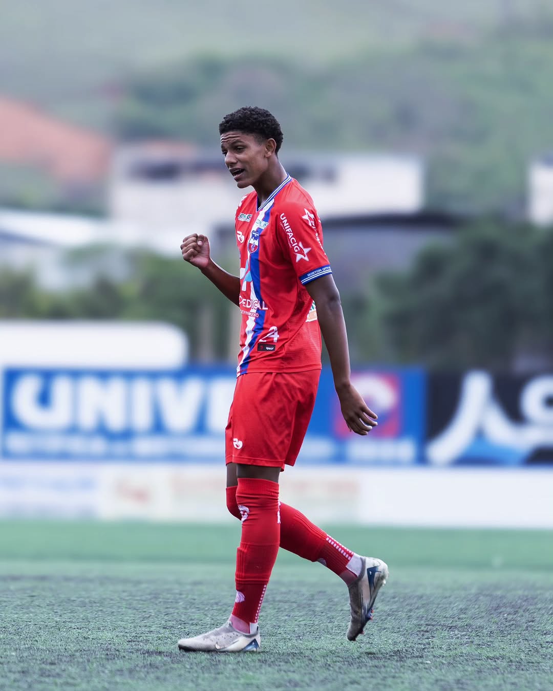 João Vitor Machado de Oliveira - Zagueiro Direito