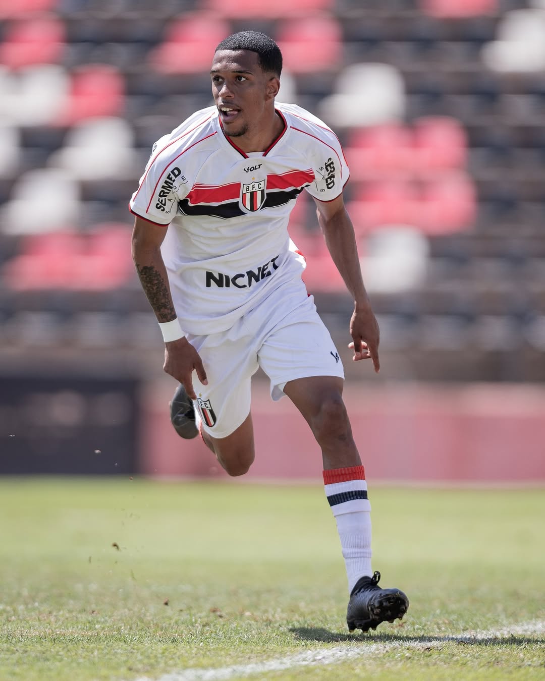 Cauã Lucas Ferreira - Ala Direito